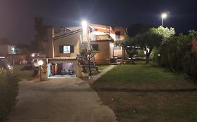 Villa Giuliana Stanze Con Bagno Interno In Villa A 350 Mt Spiaggia Libera Lido Delle Sirene